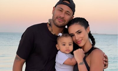 Neymar surge ao lado da atual e da ex em