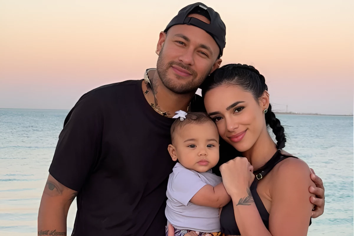 Neymar surge ao lado da atual e da ex em momento com os filhos 33 Neymar surge ao lado da atual e da ex em