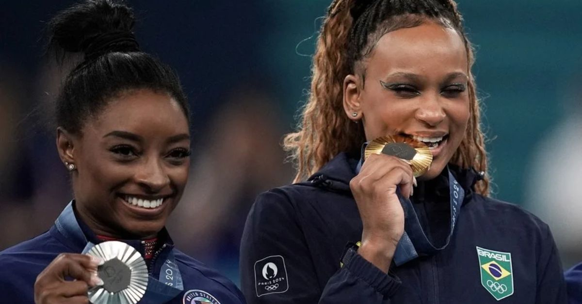 Simone Biles diz o que pensa sobre Rebeca Andrade após ela levar o Ouro nas Olimpíadas: 'Ela é...' 31 Simone Biles diz o que pensa sobre Rebeca Andrade apos