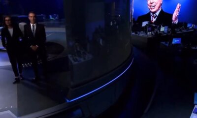 Video Cesar Tralli e Renata se levantam e encerram JN