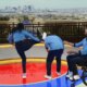 Video mostra comentarista de taekwondo chutando a cabeca de apresentador