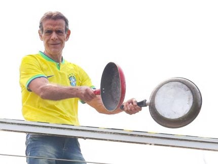 Antes de deixar mansão na marra, Mário Gomes fez “panelaço”. Veja fotos! 31 Antes de deixar mansão na marra, Mário Gomes fez “panelaço”. Veja fotos!