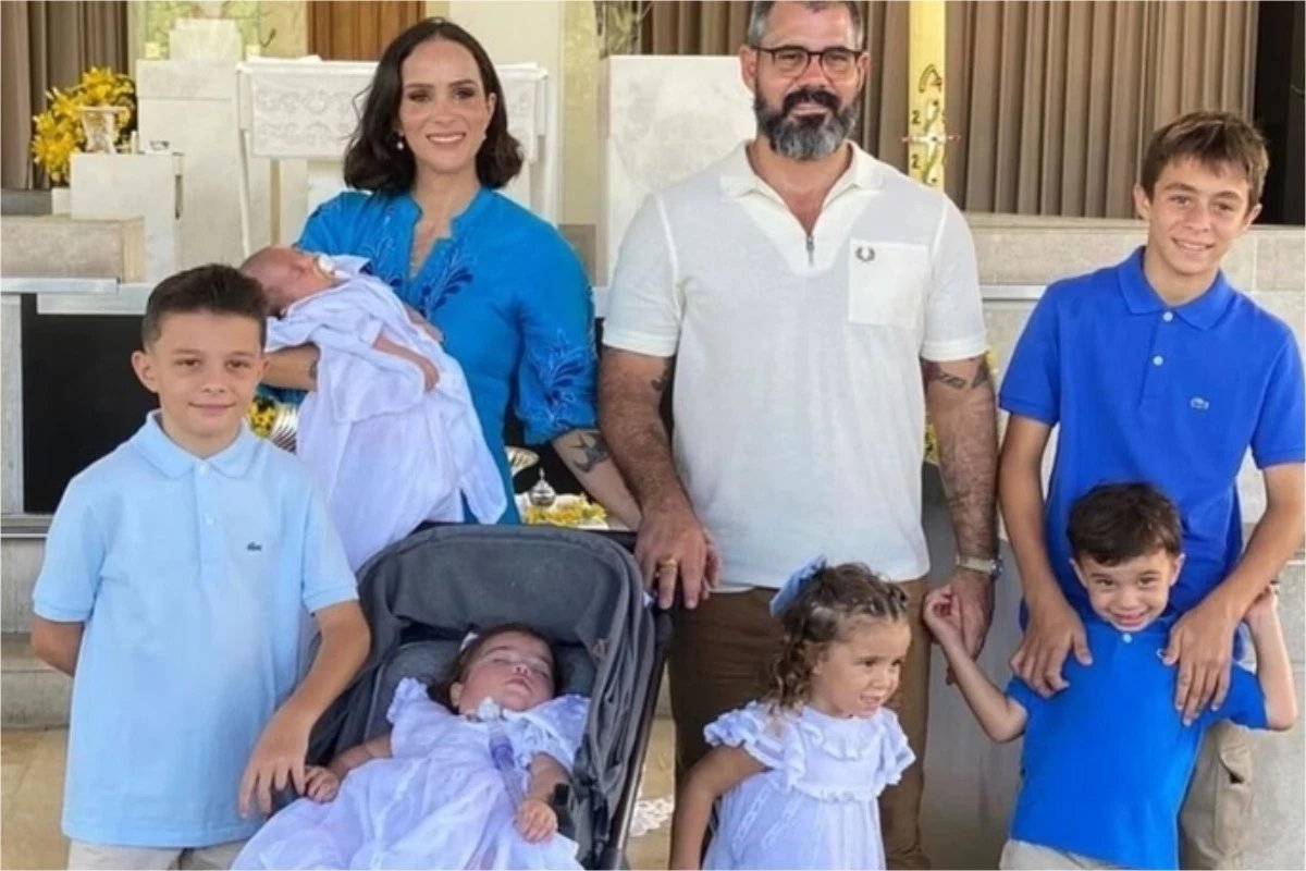 Ator Juliano Cazarre pede oracao aos fas ele esta com