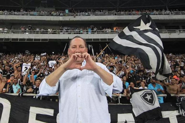 John Textor não perdoa e provoca o Fluminense após mais uma vitória 31 Botafogo detona Flamengo e ironiza pedido por fair play.webp