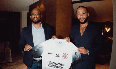 Depay e do Timao Corinthians anuncia o holandes e agita