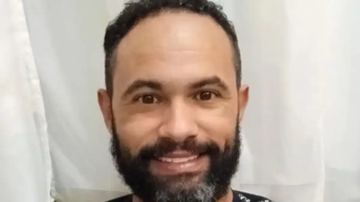 Ex-goleiro Bruno faz bico como entregador; VEJA VÍDEO 31 Ex goleiro Bruno faz bico como entregador VEJA VIDEO.webp