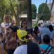 Fãs de Deolane saem no tapa na frente do presídio em Recife onde está Solange