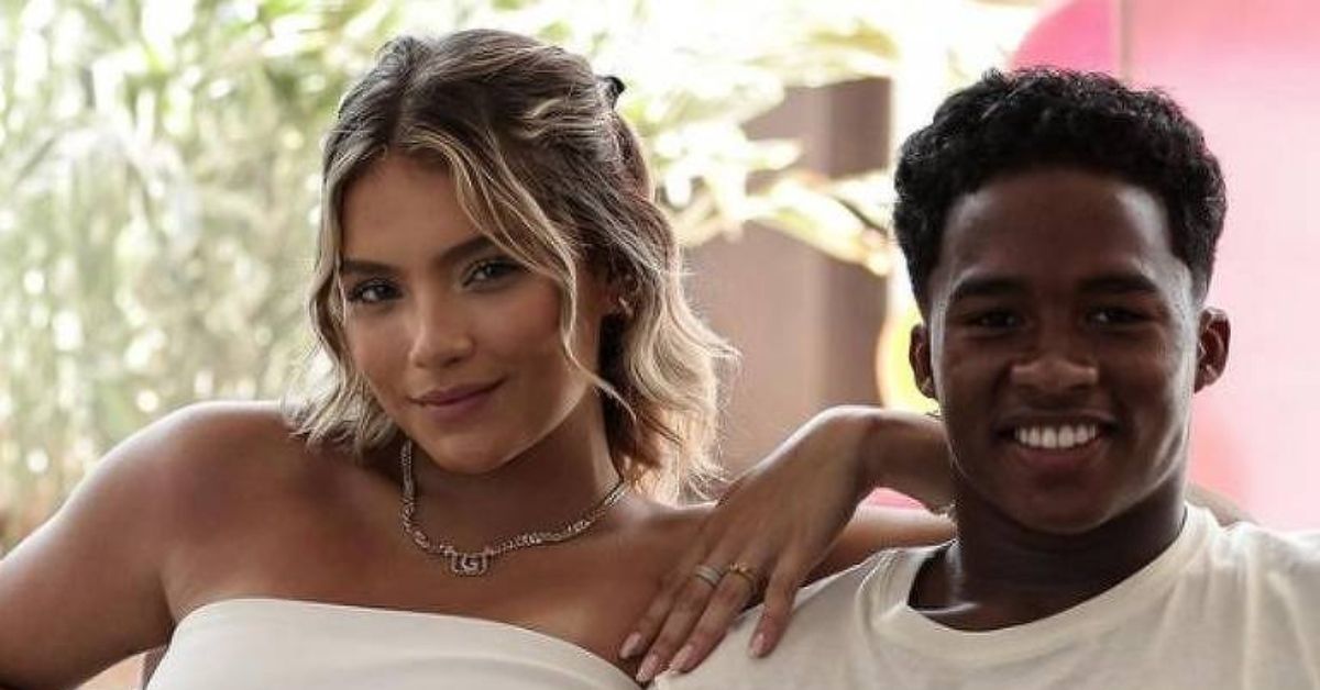 Fotos Endrick e Gabriely Miranda surpreendem com fotos ao revelar