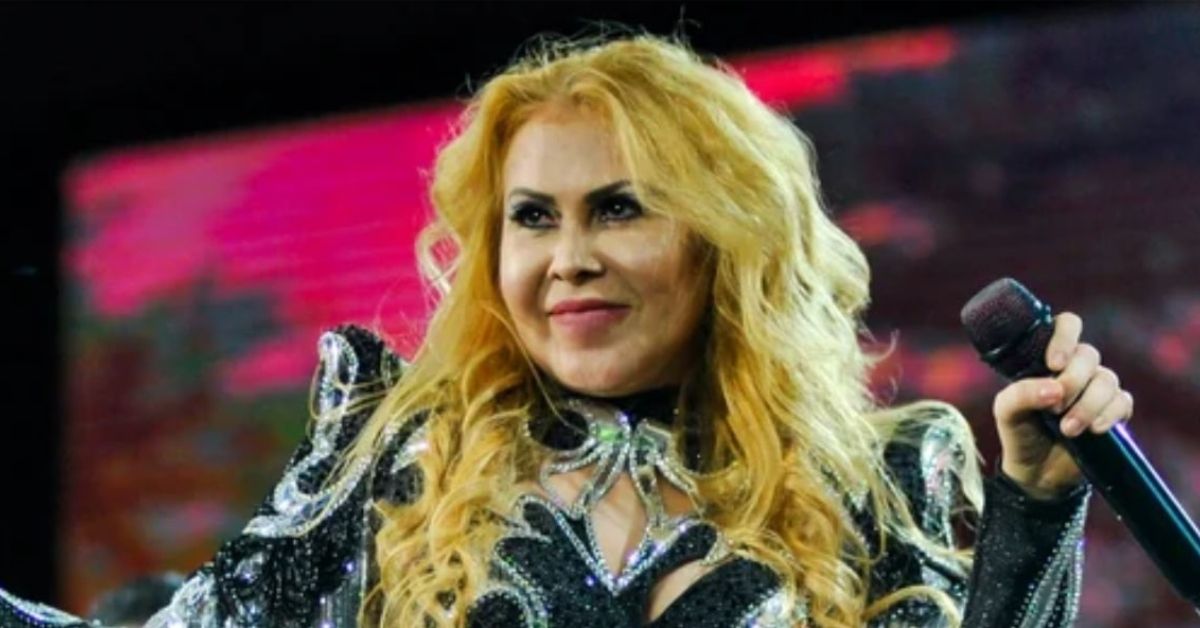 Joelma deve subir no palco usando cadeiras de rodas em