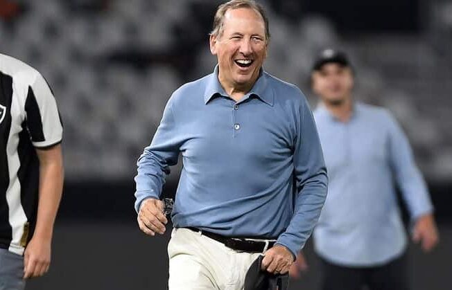 John Textor explica ausência em jogo do Botafogo e elogia os torcedores 31 John Textor explica ausencia em jogo do Botafogo e elogia