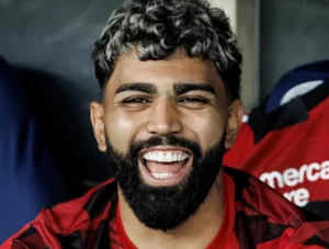 Livre na pista, Gabigol explica quem é a menina que está sempre com ele