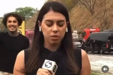 MC Livinho invade reportagem ao vivo sobre tragédia, faz dancinha e é criticado na web 31 MC Livinho invade reportagem ao vivo sobre tragédia, faz dancinha e é criticado na web