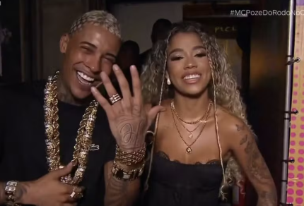 Joias desaparecidas? Esposa de MC Poze acusa polícia do RJ; corporação se manifesta 31 MC Poze do Rodo é surpreendido por Vivi Noronha após pedido de casamento