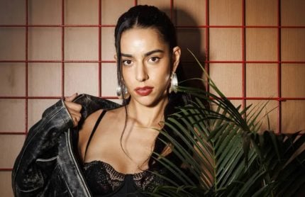 Marina Sena lamenta ataque, pede consciência e se desculpa por ter reagido 31 Marina Sena joga água contra mulher que a provocou em saída de show em São Paulo (Redes Sociais)