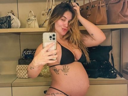 Na reta final da gravidez, Virginia arruma as malas que vão para a maternidade