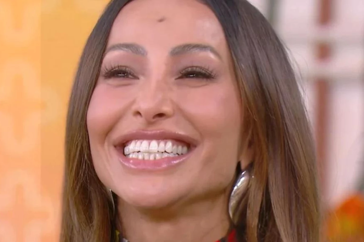 Nicolas Prattes declara seu amor por Sabrina Sato ao vivo