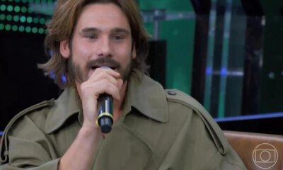 Nicolas Prattes e alvo de piadas no Domingao com Huck