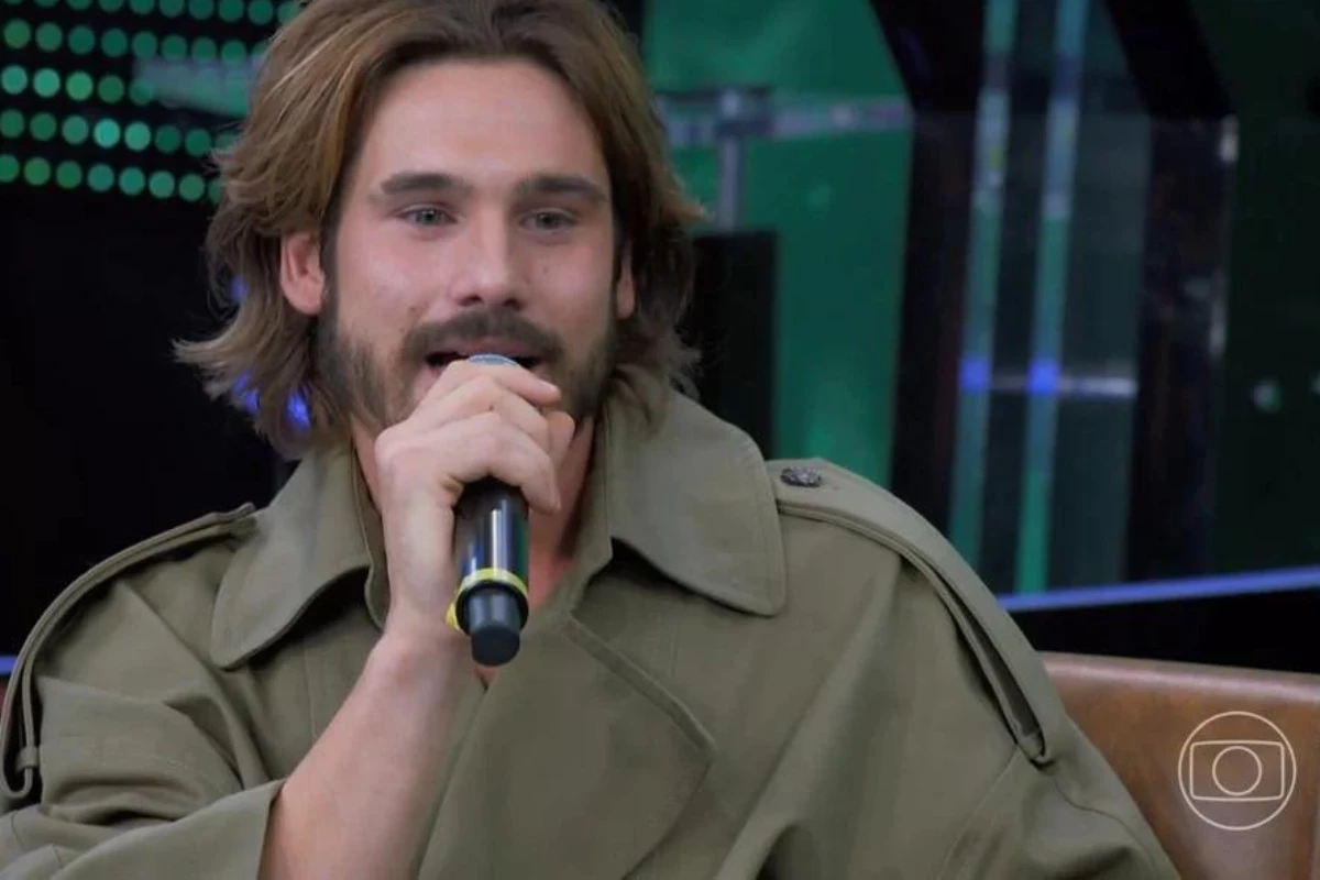 Nicolas Prattes é alvo de piadas no Domingão com Huck após declaração sobre Sabrina Sato: ‘Vem aí’… 31 Nicolas Prattes e alvo de piadas no Domingao com Huck