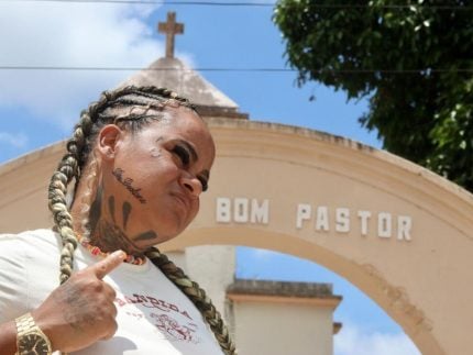 Protesto ou loucura? Fãs homenageiam Deolane Bezerra na prisão com tatuagens 31 Protesto ou loucura? Fãs homenageiam Deolane Bezerra na prisão com tatuagens