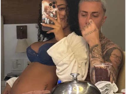 Que amor! Lorena Maria exibe barriguinha no colo de MC Daniel 31 Que amor! Lorena Maria exibe barriguinha no colo de MC Daniel