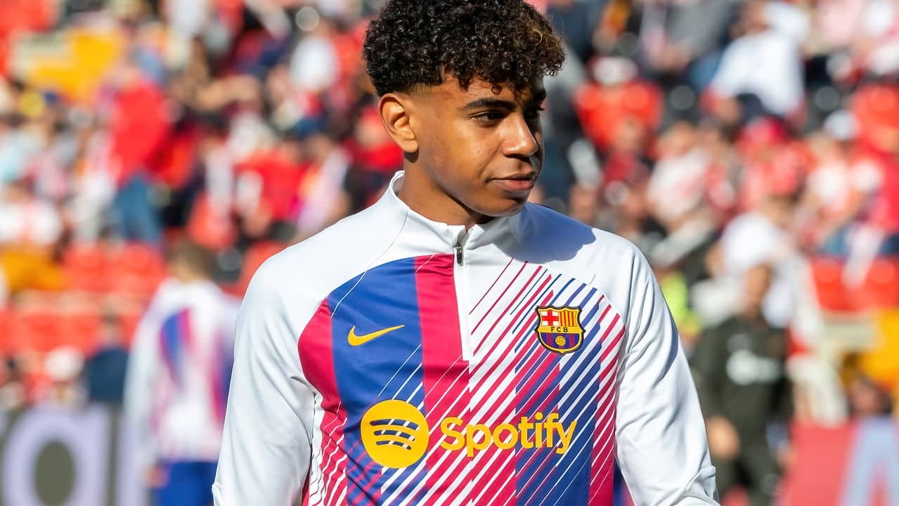 Barcelona e Nike fecham parceria de 1,4 bilhão de euros! 31 R 15 bilhoes Barcelona rejeita proposta do PSG por jovem