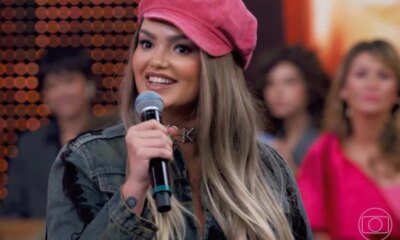 Suzanna Freitas causa no Domingao com Lip Sync vestida como