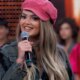 Suzanna Freitas causa no Domingao com Lip Sync vestida como