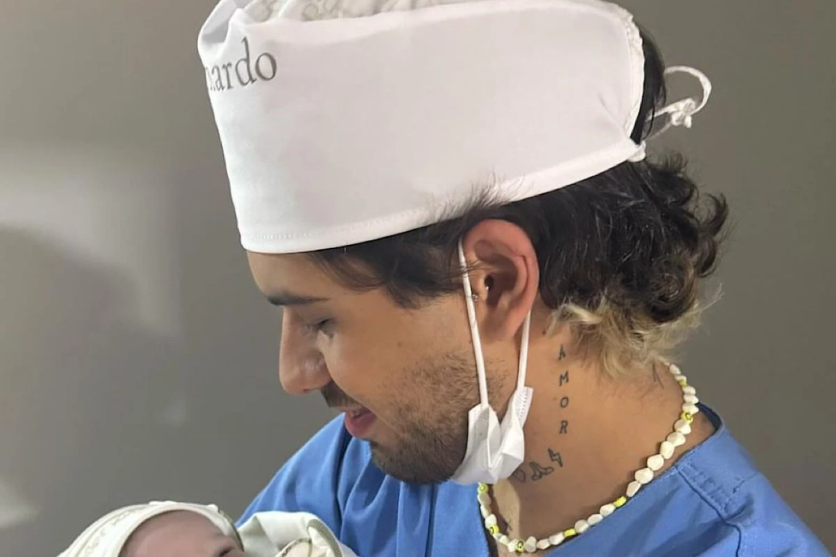 Zé Felipe posta primeira foto com o filho e a aparência do recém-nascido dá o que falar: ‘Nossa Senhora’ 33 Ze Felipe posta primeira foto com o filho e a