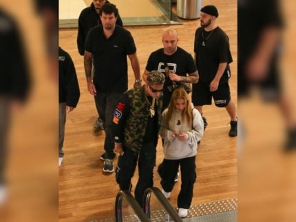 Após negarem romance, Flávia Saraiva e MC Cabelinho são vistos juntos no shopping 31 Após negarem romance, Flávia Saraiva e MC Cabelinho são vistos juntos no shopping
