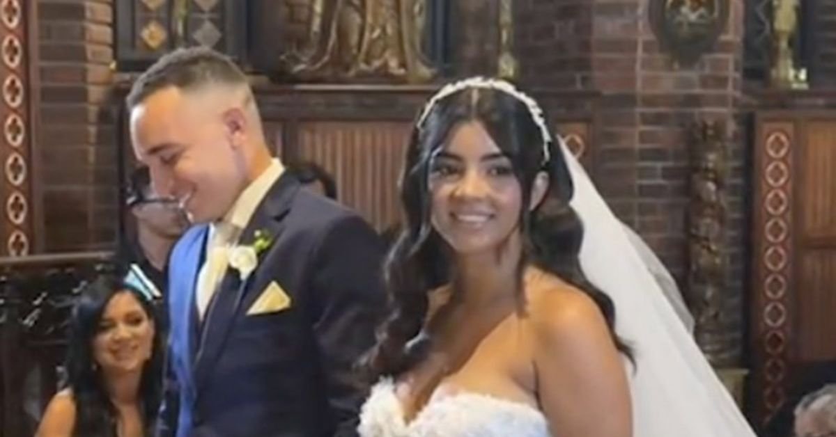 Ary Mirelle flagra convidada indesejada em festa de casamento com
