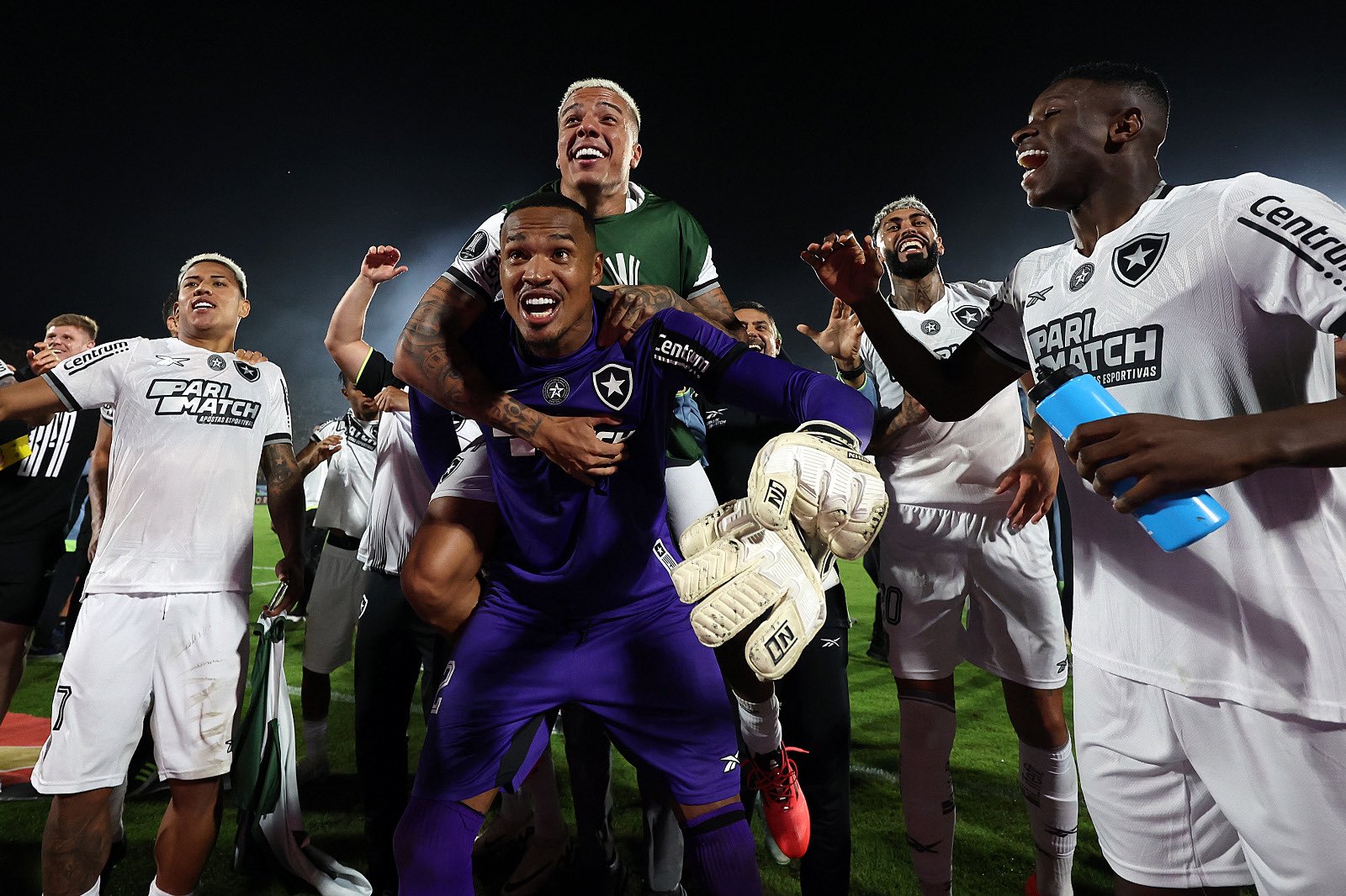 Botafogo leva susto, perde, mas classifica para sua primeira final de Libertadores; veja os gols 31 Botafogo leva susto perde mas classifica para sua primeira final