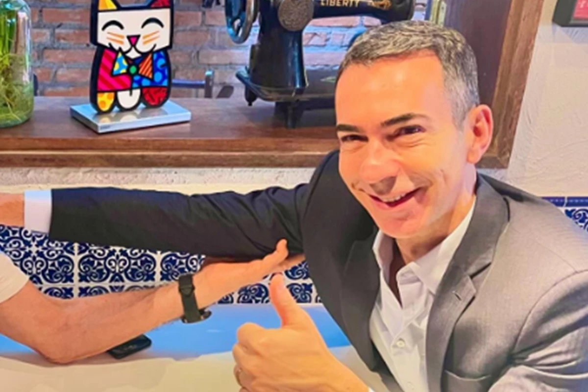 César Tralli surge em foto rara com o pai e fãs surtam com semelhança: ‘como se parecem’ 33 Cesar Tralli surge em foto rara com o pai e