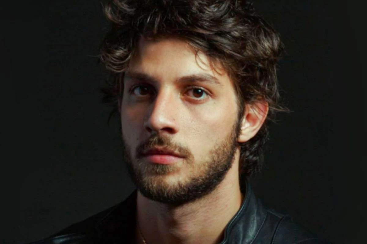 Este é o suposto salário de Chay Suede, ator de Mania de Você, na Globo 31 Chay Suede ja levou bronca dentro dos estudios Globo e