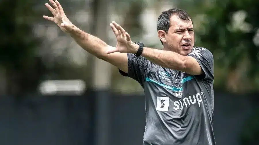 Cláusula de contrato pode salvar Fábio Carille como técnico do Santos 31 Clausula de contrato pode salvar Fabio Carille como tecnico do.webp