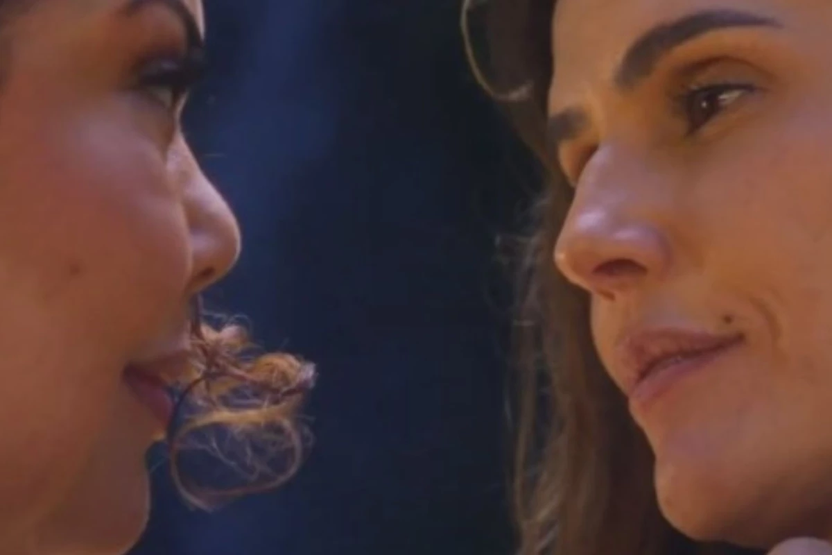 Deborah Secco e Fabiana Karla se beijam na boca em Rensga Hits! 2 33 Deborah Secco e Fabiana Karla se beijam na boca em