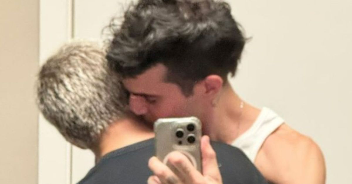 Depois de atiçar a internet, Fiuk revela quem é a pessoa que recebeu beijão no pescoço 31 Depois de aticar a internet Fiuk revela quem e a