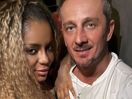 É o amor! Cariúcha protagoniza beijão após Leo Dias revelar quem é o namorado dela 31 É o amor! Cariúcha protagoniza beijão após Leo Dias revelar quem é o namorado dela