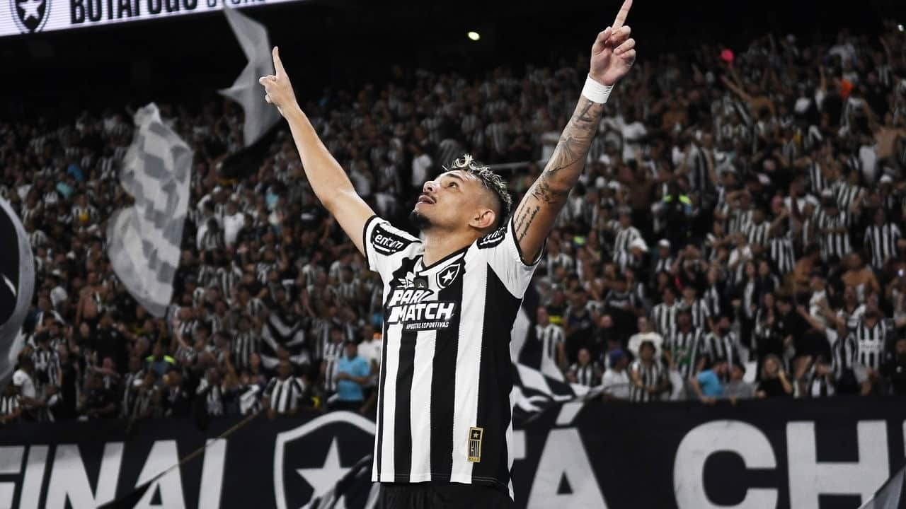 Dois times brasileiros alcançam o topo dos 10 melhores clubes do mundo 31 Efeito John Textor Botafogo previsao registra recorde de R 570