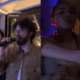 Elenco de Mania de Você solta a voz em noite de karaokê no Rio