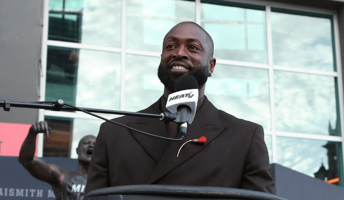 Estátua bizarra de campeão da NBA viraliza nas redes sociais 31 Estatua bizarra de campeao da NBA viraliza nas redes sociais