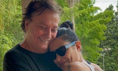 Fabio Jr abre o album de fotos de familia e