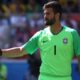 Gigantes europeus disputam Alisson Goleiro brasileiro e o alvo da