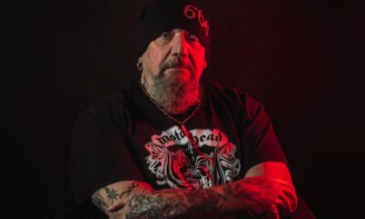 Morre ex vocalista da banda Iron Maiden aos 66 anos gravadora