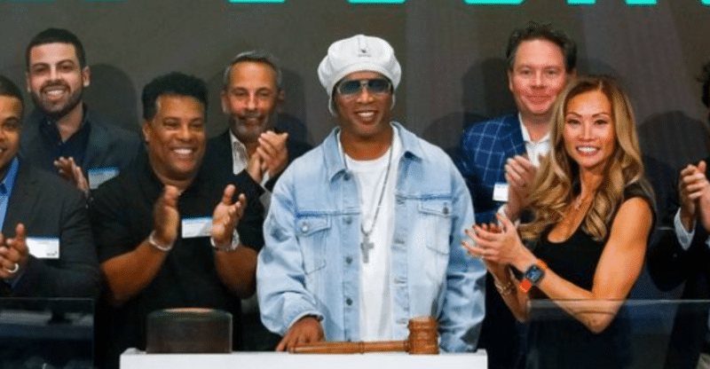 Rolê aleatório: Ronaldinho Gaúcho torna-se dono de time e toca o sino da Bolsa de Valores 31 Role aleatorio Ronaldinho Gaucho torna se dono de time e toca