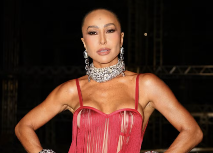 Sabrina faz 1ª aparição após confirmação de gravidez e garante desfile no Carnaval 31 Sabrina faz 1ª aparição após confirmação de gravidez e garante desfile no Carnaval