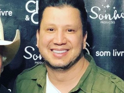 Sertanejo xinga porteiro de prédio, quebra porta de vidro e é contido pela PM 31 Sertanejo xinga porteiro de prédio, quebra porta de vidro e é contido pela PM