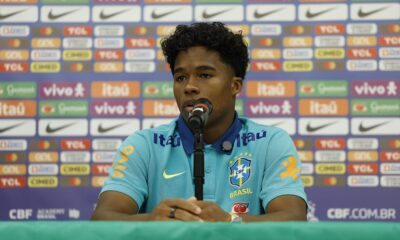 Tecnico da Selecao opta por outro atacante e gera debate
