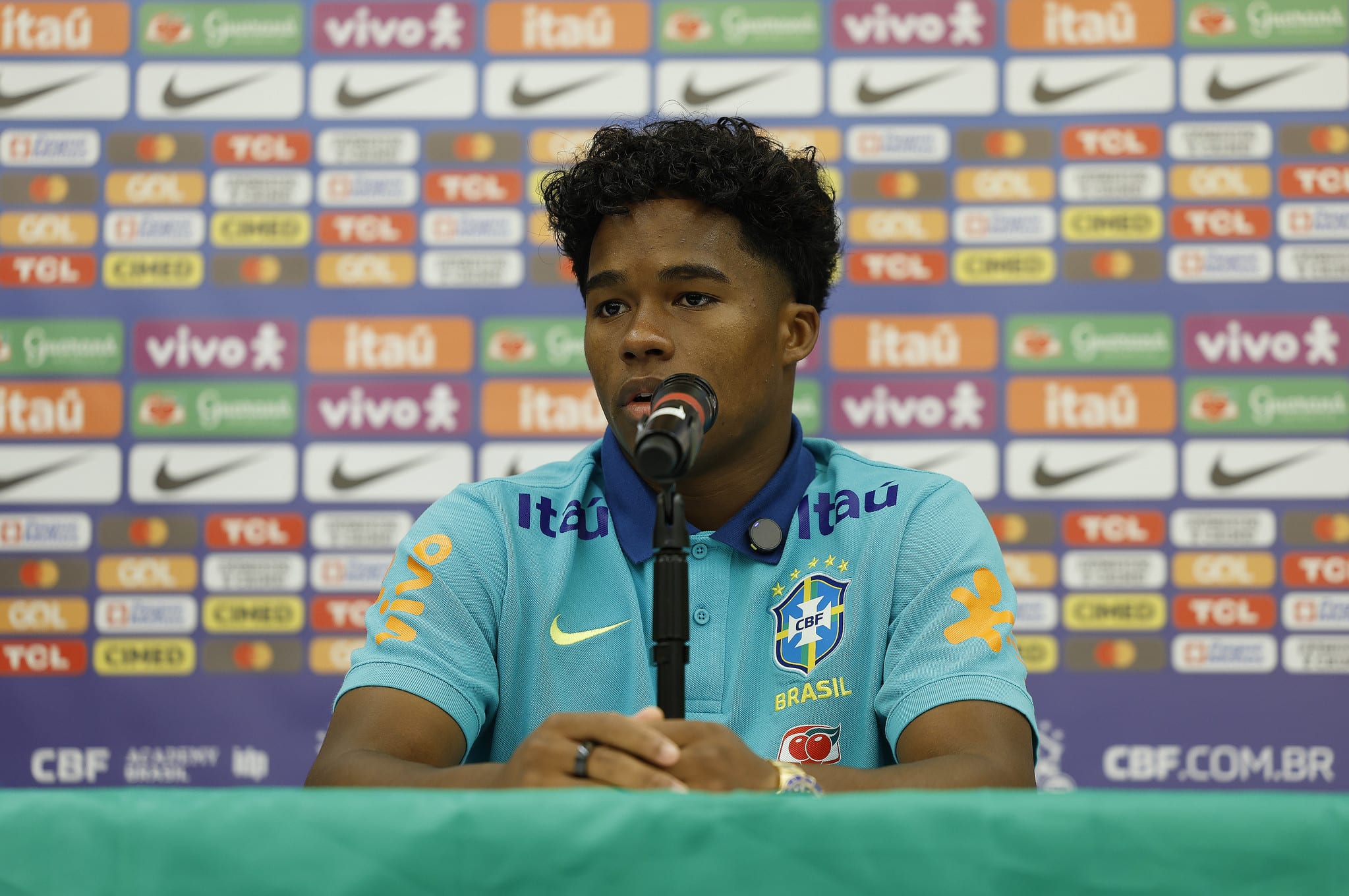 Técnico da Seleção opta por outro atacante e gera debate na Espanha 31 Tecnico da Selecao opta por outro atacante e gera debate