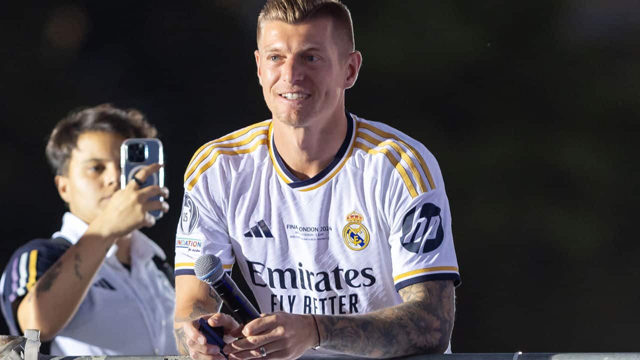 Toni Kroos questiona a Bola de Ouro e manifesta defesa por Vini Jr. na rede social 31 Toni Kroos questiona a Bola de Ouro e manifesta defesa