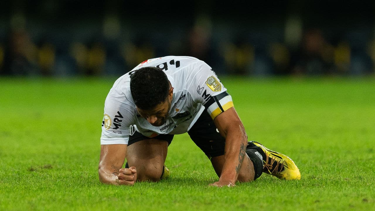 Após a derrota, Milito e Hulk mandam recado de esperança para a torcida 31 Apos a derrota Milito e Hulk mandam recado de esperanca